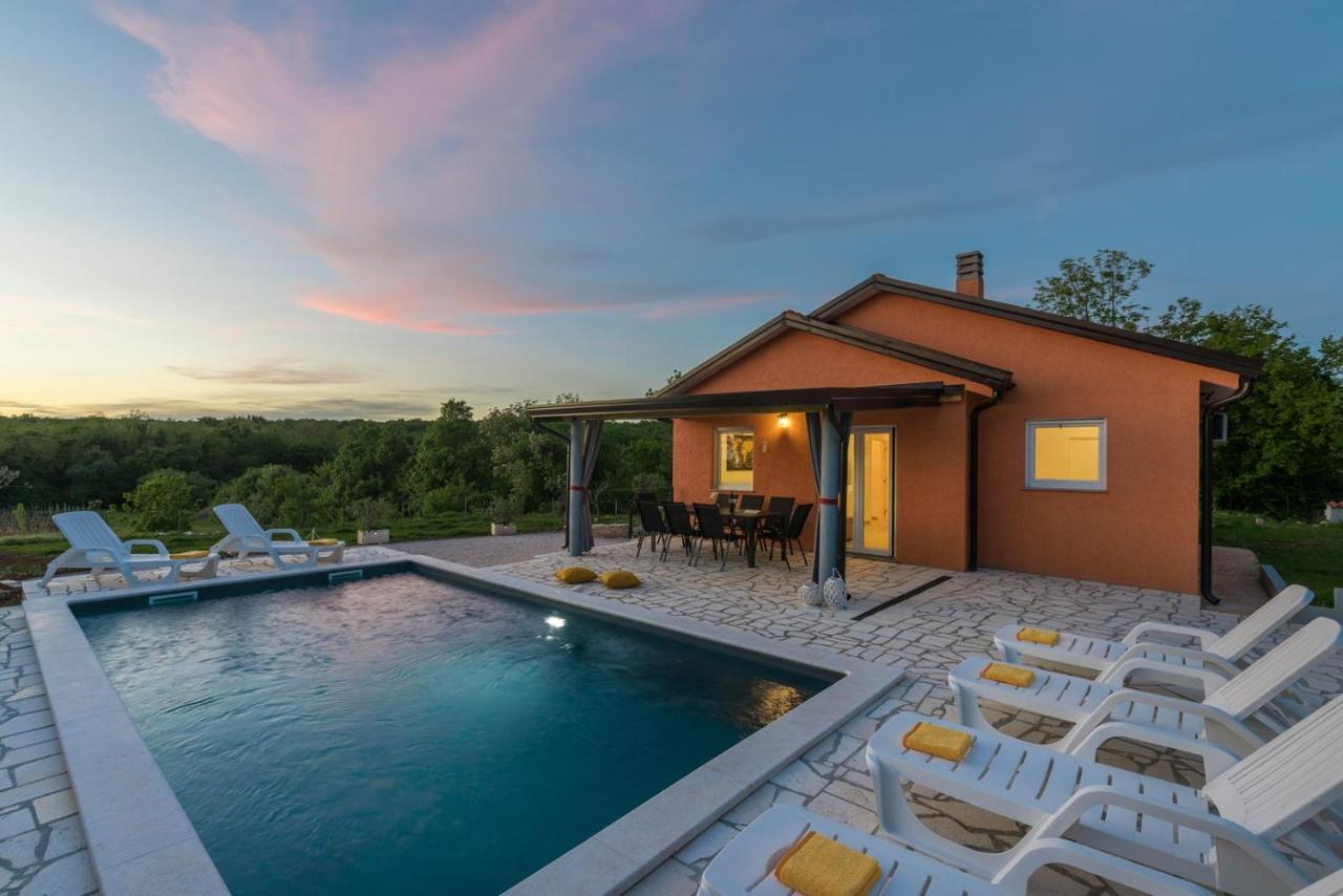 Villa Pendolina With Private Pool Buje Buitenkant foto
