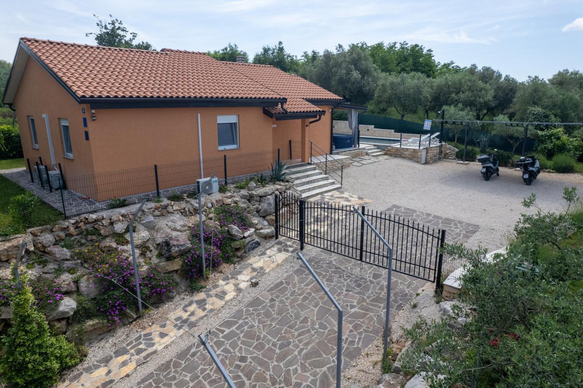 Villa Pendolina With Private Pool Buje Buitenkant foto