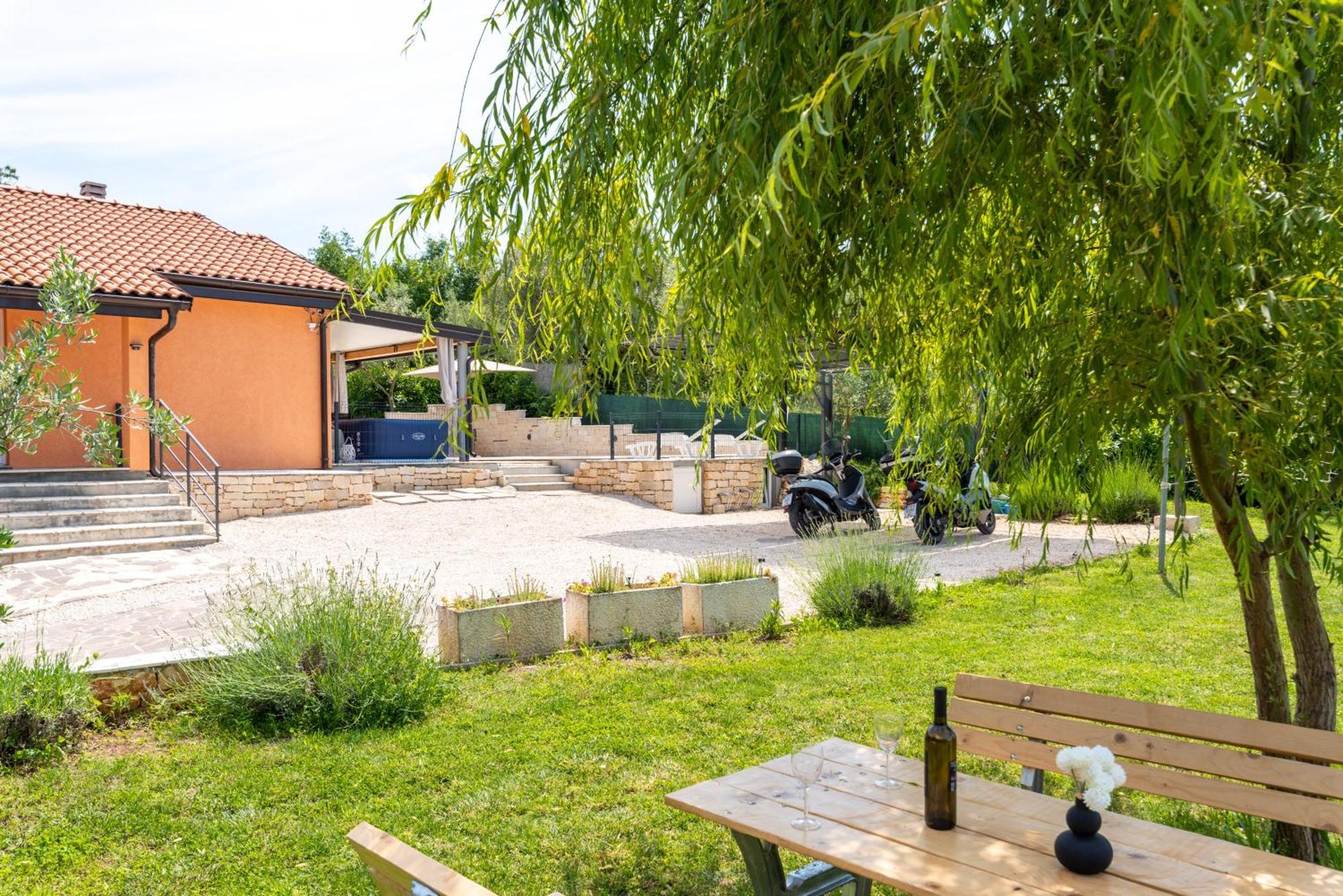 Villa Pendolina With Private Pool Buje Buitenkant foto
